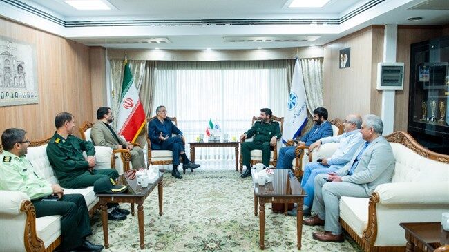 باید از ژنرالهای نبرد اقتصادی تقدیر شود  باید از ژنرالهای نبرد اقتصادی تقدیر شود