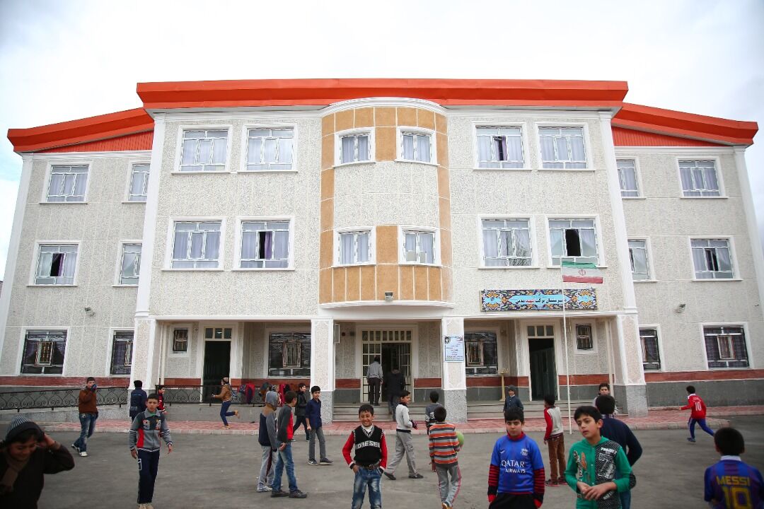 مدرسه ۶ کلاسه روستای فارفان افتتاح شد| توزیع ۱۲ هزار بسته لوازم التحریر در مدارس
