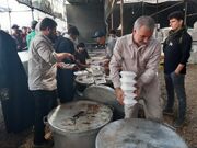 روزانه ۲۵ هزار پرس غذا در مرز مهران توزیع می‌شود