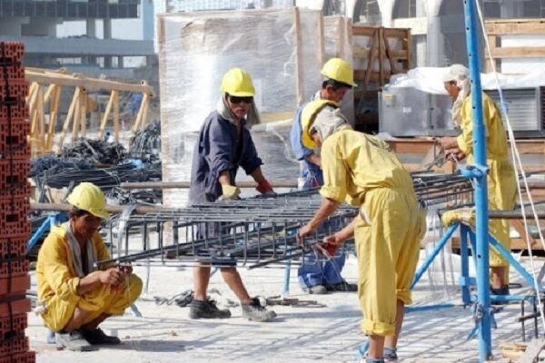اکثر شکایات کارگران مهاجر در قطر مربوط به دستمزدهای پرداخت نشده است