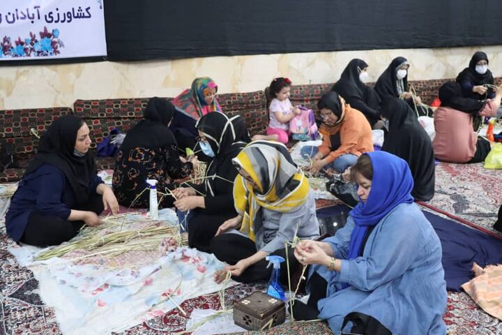 برگزاری کارگاه آموزش تخصصی حصیربافی در آبادان برگزاری کارگاه آموزش تخصصی حصیربافی در آبادان