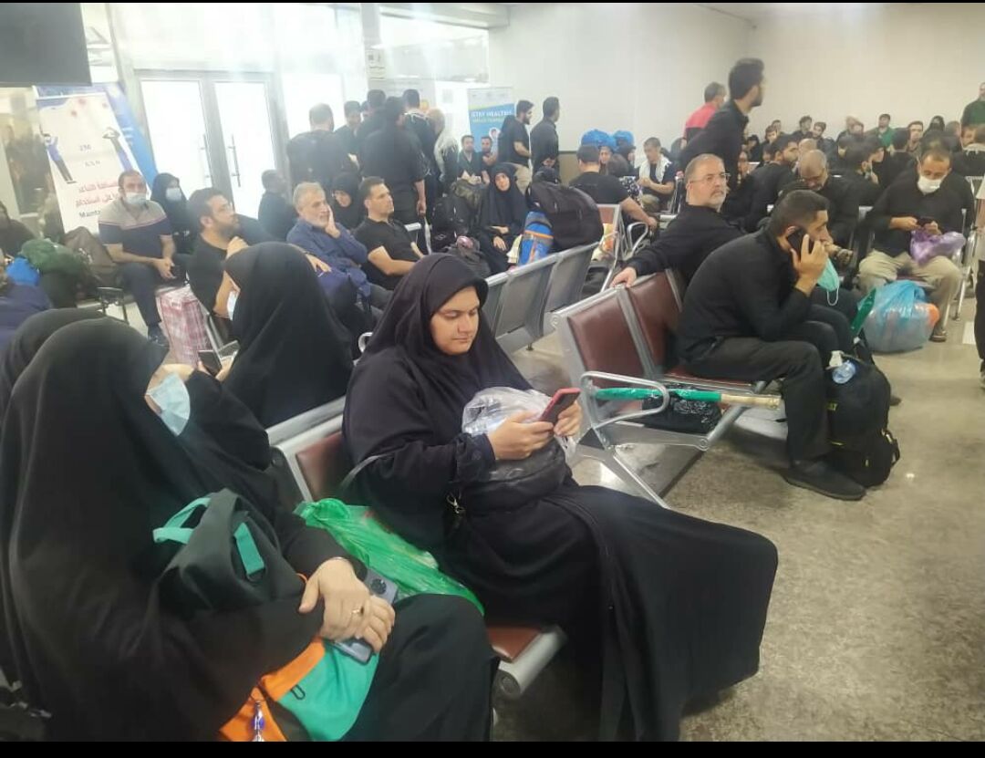 تاخیر ۱۴ ساعته پرواز نجف - تهران هواپیمایی «معراج» | وضعیت نامناسب مسافران و گلایه های بدون پاسخ