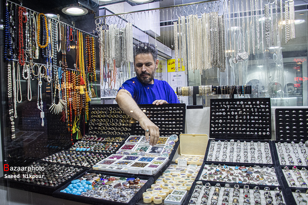 سنگینی قوانین صادرات در شهر گوهر سنگ‌ها| قاچاق نقره مشتری بیشتری دارد 