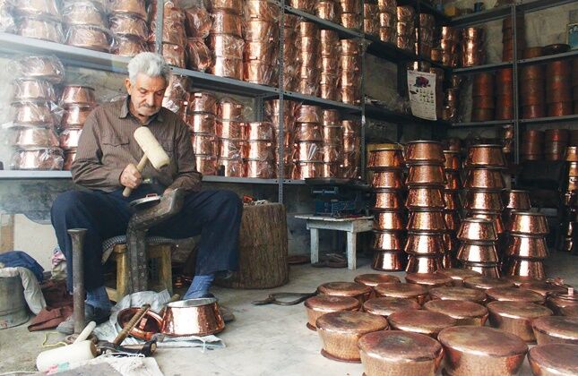 صنعت مس زنجان و بازار گران مواد اولیه| ۱۲۵۰ کارگاه مسگری در زنجان فعال است