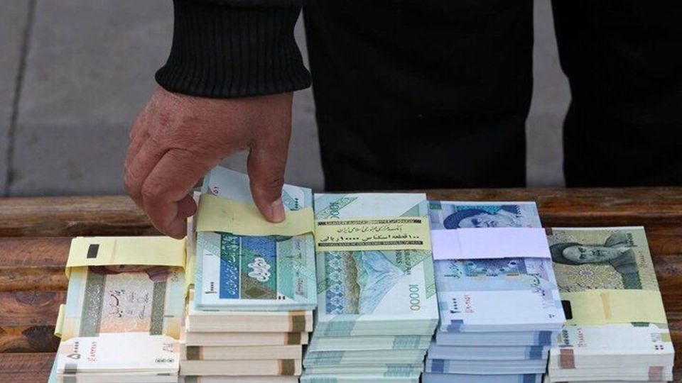 استقبال از گرانی ها و تشدید تورم با انتشار خبر افزایش حقوق ها! | دولت بدنبال رضایتمندی حقوق بگیران