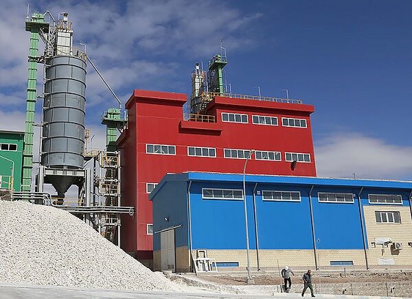 مشکلات ریز و درشت کارخانه آهک هیدراته اهر؛ از وجود مشکلات مالی تا موانع صادرات