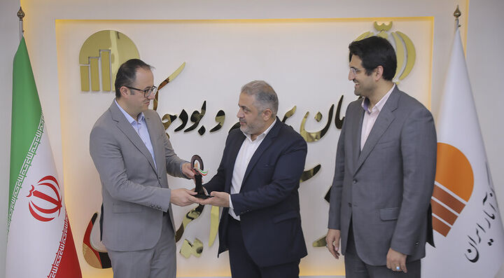 اخذ نشان اهتمام به کیفیت آمارهای رسمی توسط سازمان بورس اخذ نشان اهتمام به کیفیت آمارهای رسمی توسط سازمان بورس
