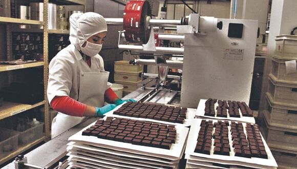 نبود فناوری کام تولیدکنندگان شکلات را تلخ کرد| کاهش قدرت خرید مردم دلیل بی‌رونقی بازار