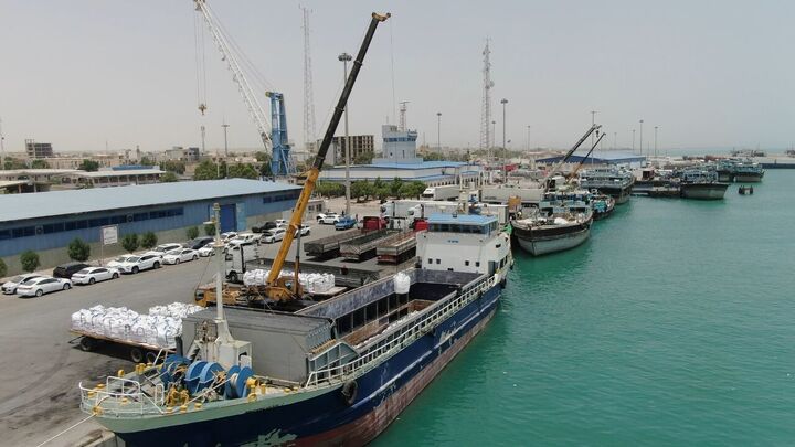 جابجایی ۱۲ میلیون کالای نفتی و غیرنفتی در بنادر غرب هرمزگان