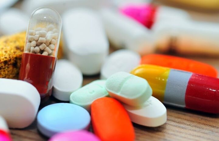 وزیر بهداشت در خصوص مشکل کمبود دارو تدبیر کند
