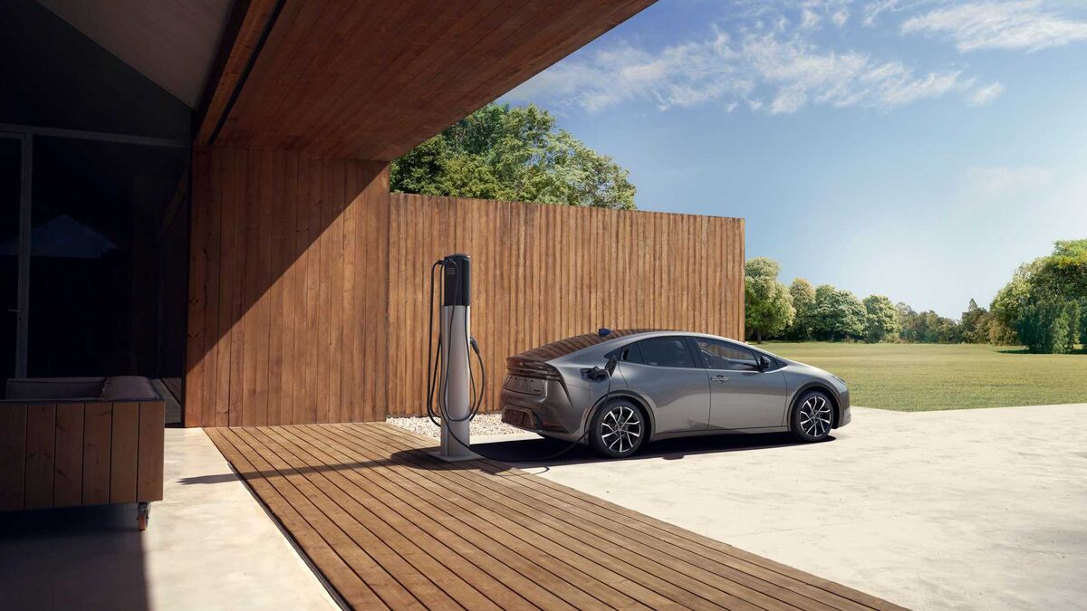 تویوتا با خودرو خورشیدی به کمک بحران انرژی اروپا رفت| فروش 5 میلیون دستگاه پریوس از سال 1997