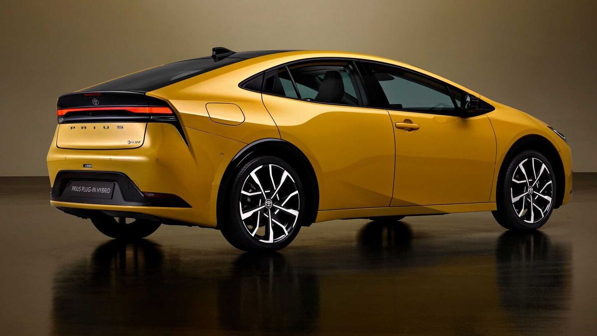 تویوتا با خودرو خورشیدی به کمک بحران انرژی اروپا رفت| فروش 5 میلیون دستگاه پریوس از سال 1997