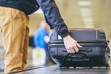 کشف ابزارهای پیشرفته ارتباط بی سیم از چمدان دیپلمات هلندی در فرودگاه امام خمینی