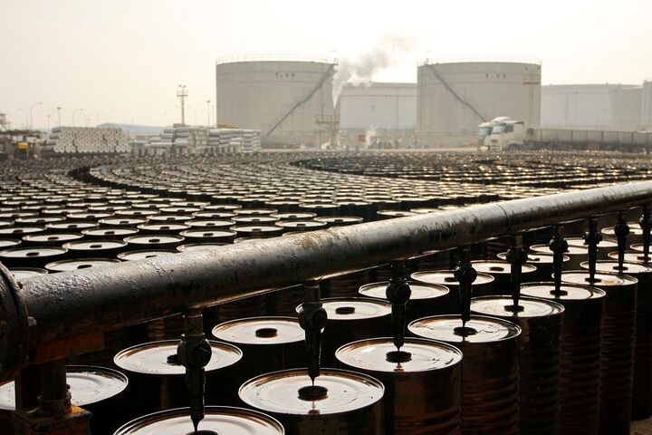 تقاضا برای ماده اولیه قیر حدود ۹ برابر عرضه
 تقاضا برای ماده اولیه قیر حدود ۹ برابر عرضه