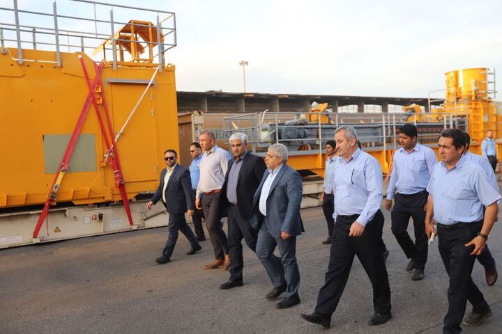 چهار دستگاه مکنده «تخلیه غلات» برای بندر شهید رجایی خریداری شد چهار دستگاه مکنده «تخلیه غلات» برای بندر شهید رجایی خریداری شد