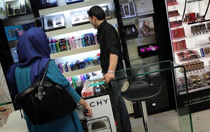 تولیدکنندگان آرایشی- بهداشتی زیر بار گرانی، تحریم و قیمت هایی که بروز نمی شوند تولیدکنندگان آرایشی- بهداشتی زیر بار گرانی، تحریم و قیمت هایی که بروز نمی شوند