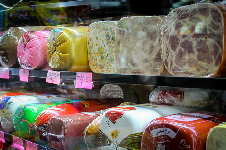 هر ورق کالباس به ۳۰ هزار تومان رسید! هر ورق کالباس به ۳۰ هزار تومان رسید!