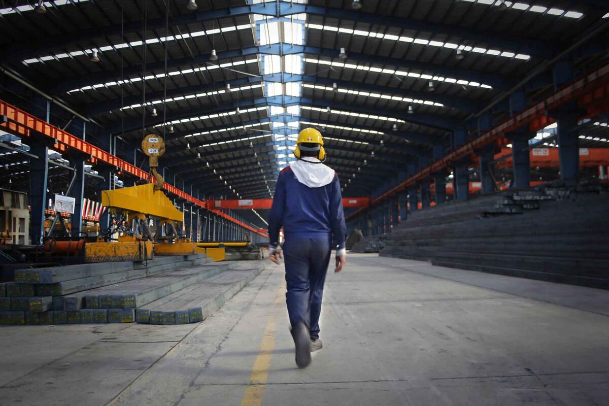 اقتصاد سیاسی بلای جان تولید کننده| مردم ایران با دلار زندگی میکنند