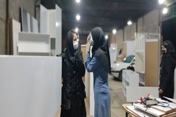 چراغ کارگاه بانوان نجار کرمانی سوسو می زند| نبض آهسته تولید پشت درهای بسته تسهیلات