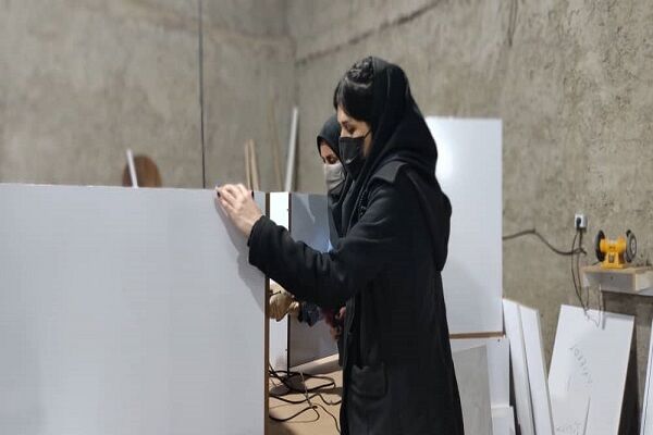 چراغ کارگاه بانوان نجار کرمانی سوسو می زند| نبض آهسته تولید پشت درهای بسته تسهیلات