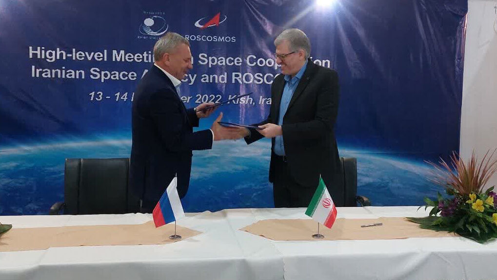 ایران و روسیه تفاهم نامه همکاری صنعت فضایی امضا کردند