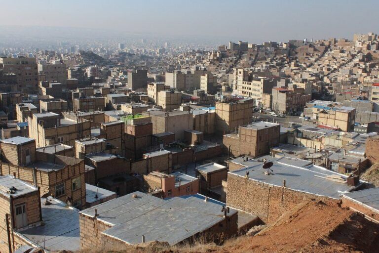 خطر سکونت نیم میلیون نفر در تبریز در مناطق حاشیه نشین