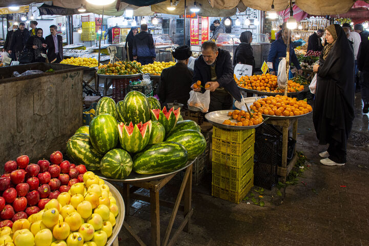 بازار شب یلدا در رشت