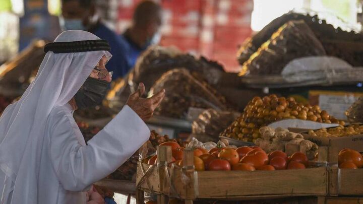 دستمزدها «خزنده» و نرخ تورم «دونده» است دستمزدها «خزنده» و نرخ تورم «دونده» است
