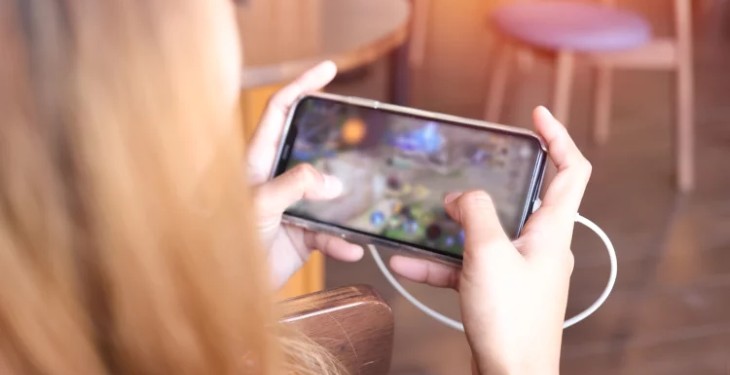 ۸ راه ساده برای سالم نگه داشتن باتری گوشی