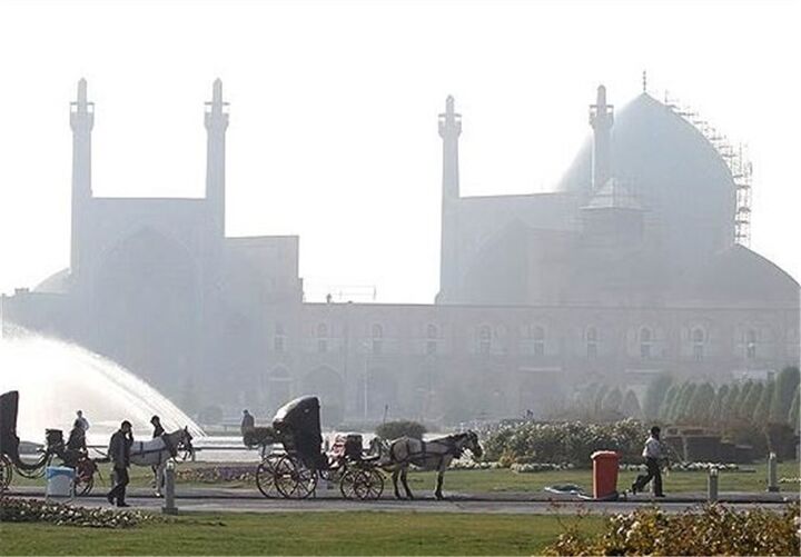 شاخص لحظه ای آلودگی اصفهان به ۵۰۰ رسید/استمرار گرد و خاک تا روز پنج شنبه