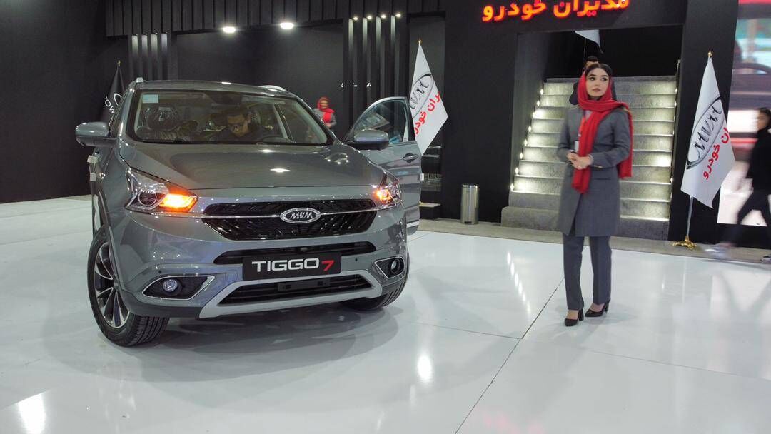 استقبال بازدیدکنندگان از چهره جدید ام وی ام در نمایشگاه تبریز