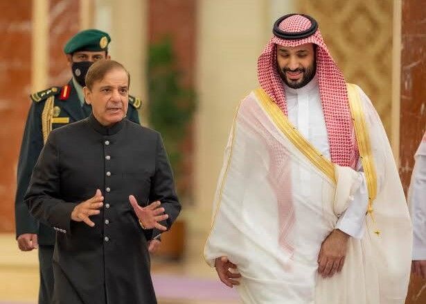 عربستان سپرده و سرمایه گذاری خارجی در پاکستان را افزایش می‌دهد