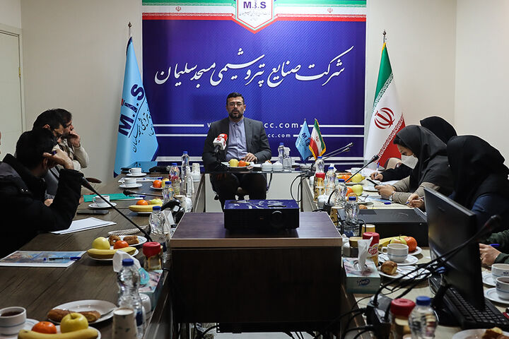 دولت طلب اوره ای ما را  با هزینه خوراک تهاتر کند| با ۷۵ درصد ظرفیت خود مشغول تولید هستیم دولت طلب اوره ای ما را  با هزینه خوراک تهاتر کند| با ۷۵ درصد ظرفیت خود مشغول تولید هستیم