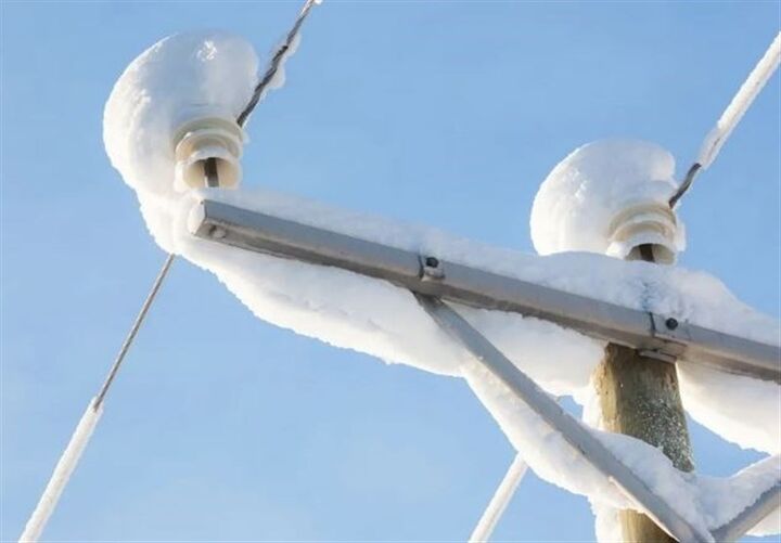 اختلال محدود شبکه برق در ۴ استان درپی بارش برف