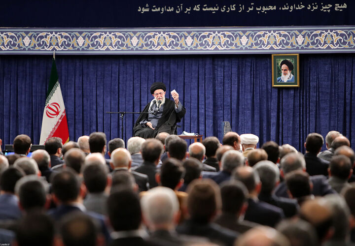 مسوولان نظام و سفرای کشورهای اسلامی با رهبر انقلاب دیدار کردند مسوولان نظام و سفرای کشورهای اسلامی با رهبر انقلاب دیدار کردند