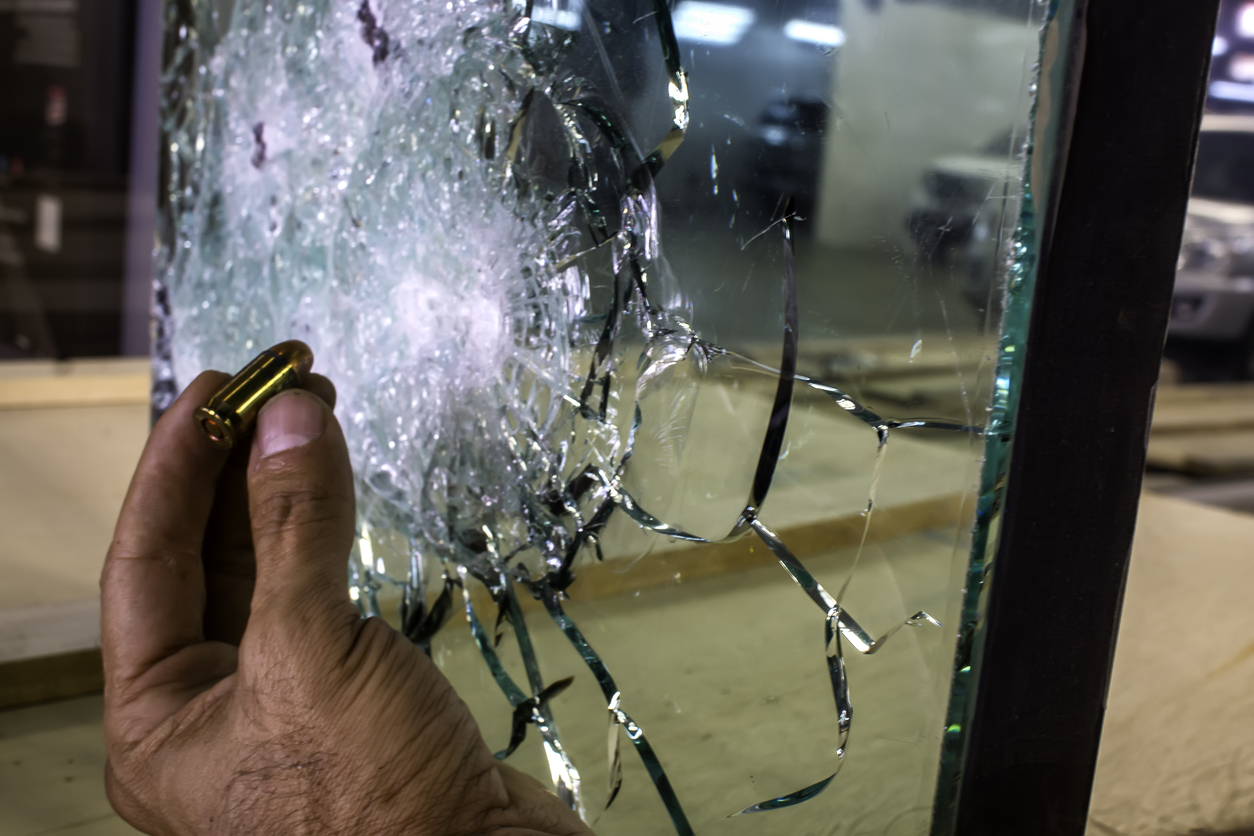 یک شیشه ضد گلوله چقدر نجات دهنده است؟