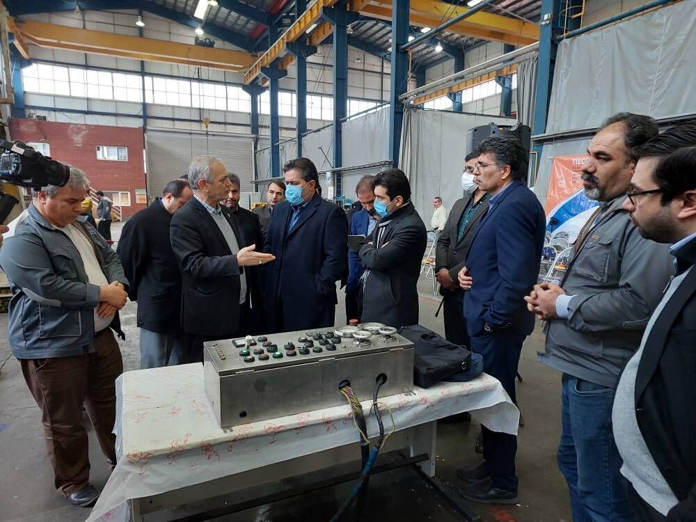 تحویل دستگاه دانش‌بنیان حفر چاه‌های نفت و گاز به شرکت ملی حفاری