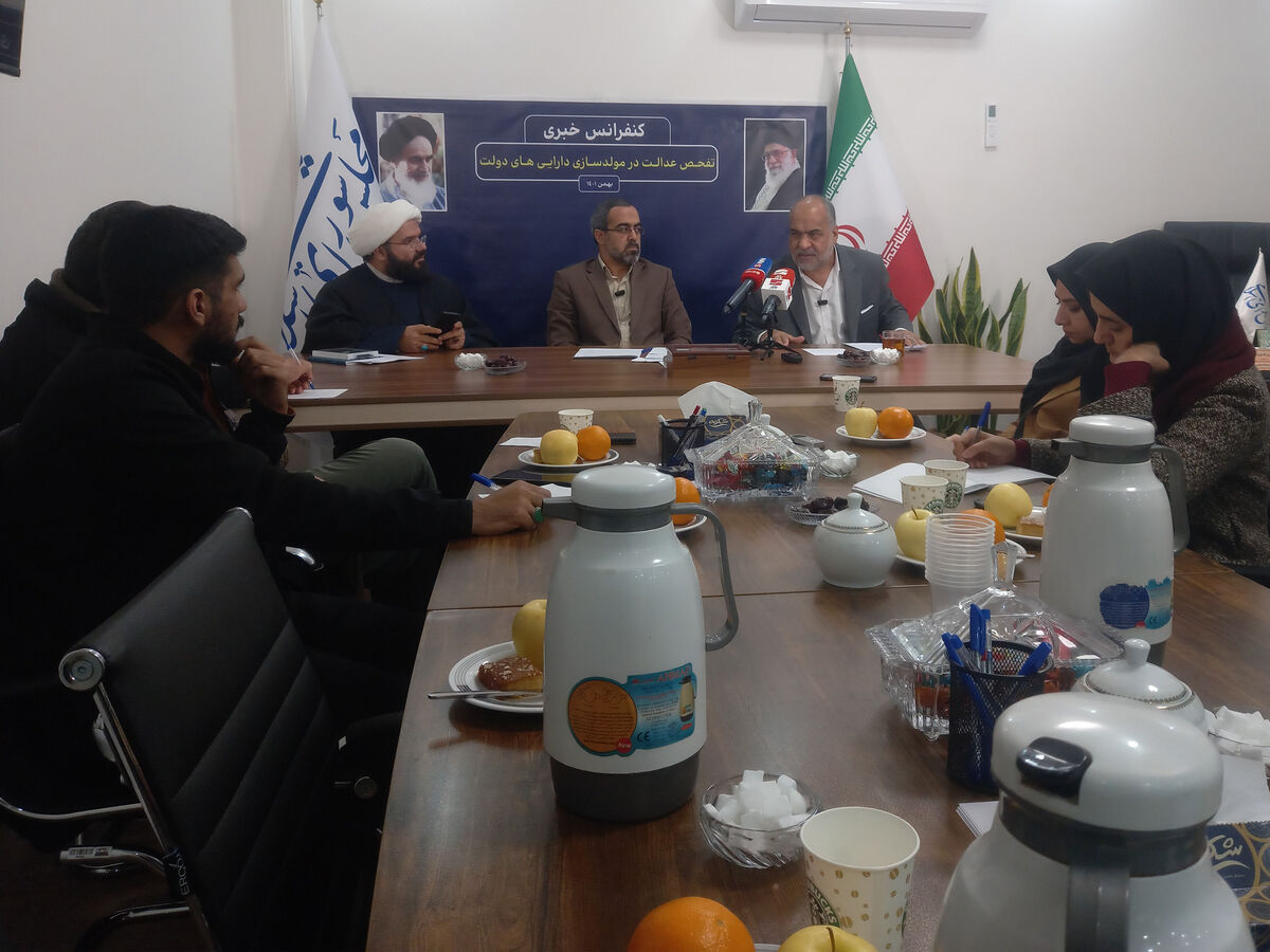 ایزدخواه: ترس مدیران با خط کشی روی قانون پاک نمی ریزد| نیک بین: نهال فساد و تهمت به نظام نکاریم