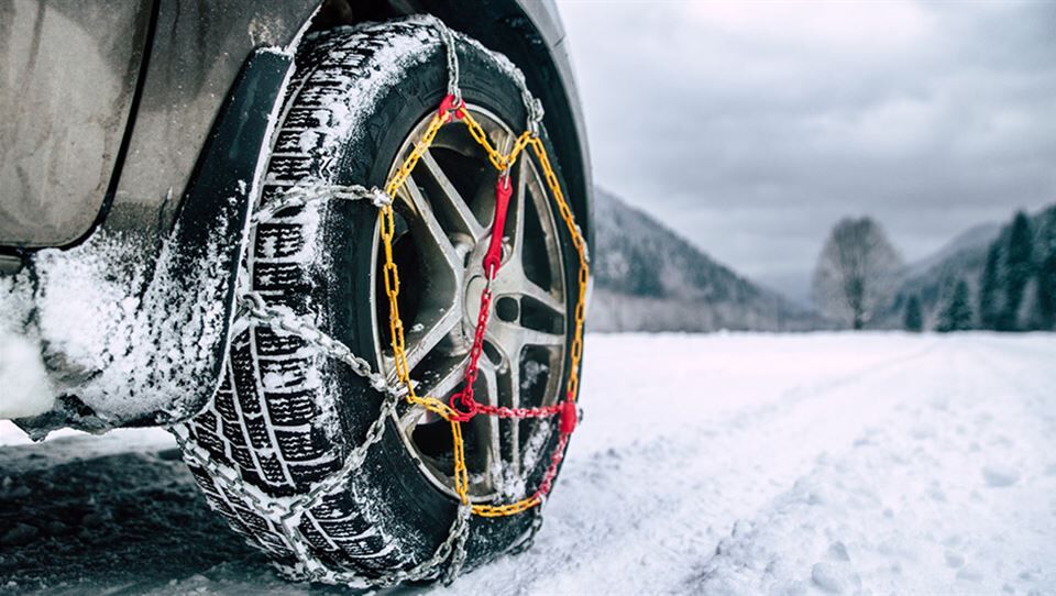 در روز برفی ایمن برانید|زنجیر چرخ را درست نصب کنید