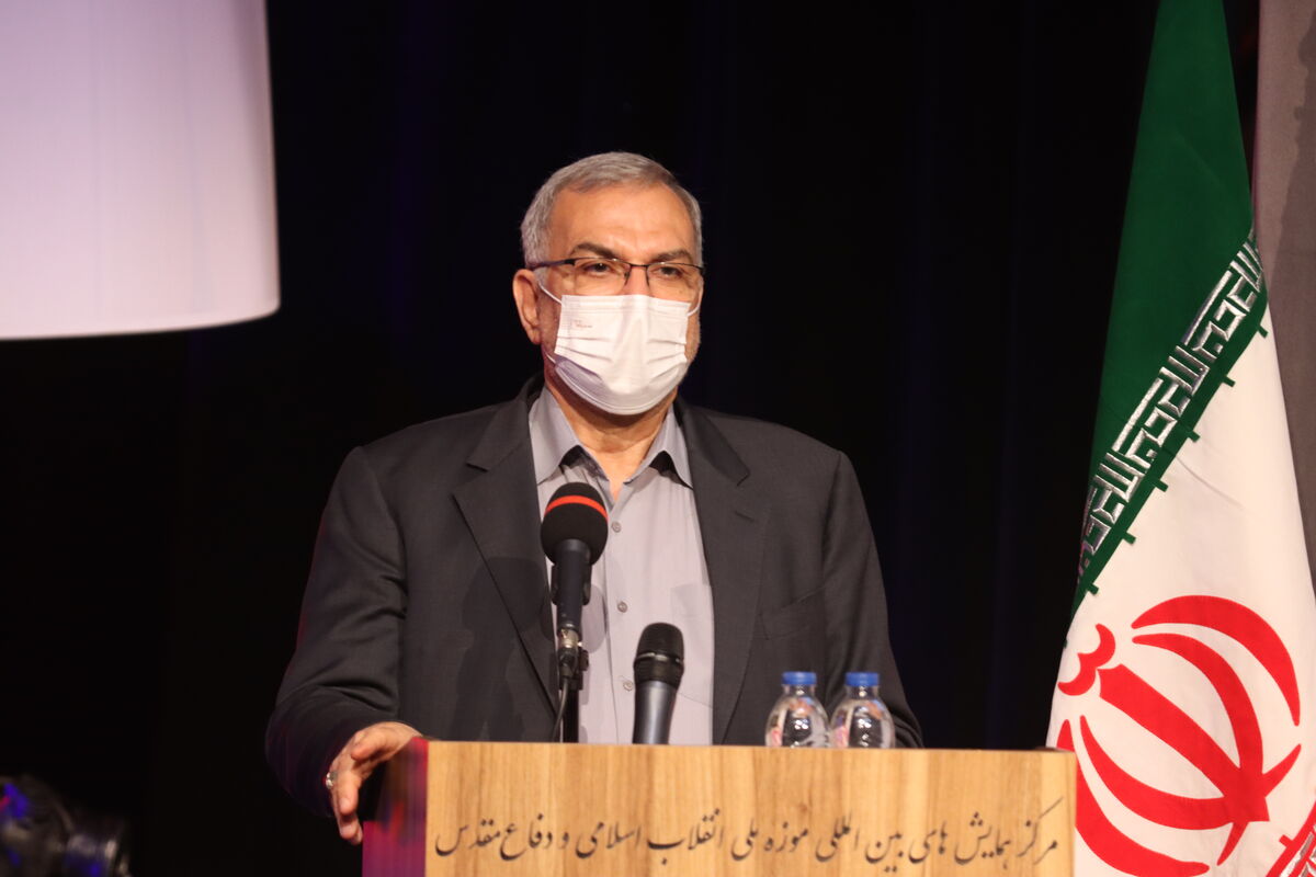 تجلیل از خانواده ۱۴ خانواده شهدای داروسازی دفاع مقدس| ایران تنها تولید کننده واکسن کرونا در منطقه
