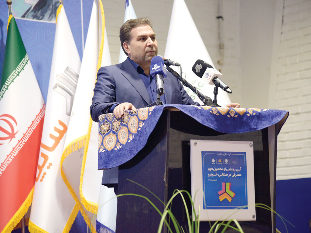 قیمتگذاری دستوری خودروسازی را زمین گیر کرده است| عرضه در بورس راه نجات صنعت خودرو