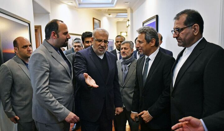 ایران و عمان برای همکاری در بخش‌های بالادست و پایین‌دست نفت تفاهم‌نامه امضا کردند