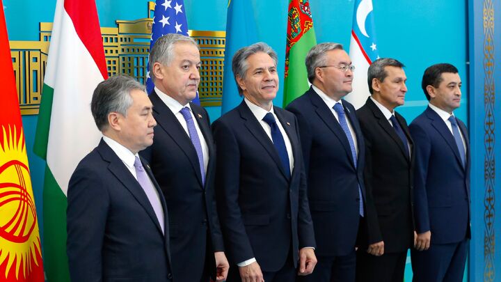 اولویتهای امنیتی_اقتصادی امریکا در آسیای مرکزی؛ تلاش برای مهار نفوذ روسیه، چین و ایران اولویتهای امنیتی_اقتصادی امریکا در آسیای مرکزی؛ تلاش برای مهار نفوذ روسیه، چین و ایران