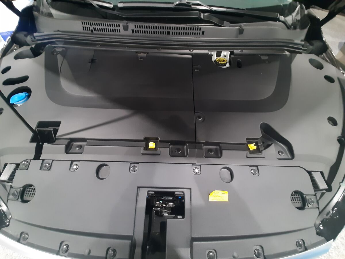 آغاز تولید ام پی وی ۷نفره ایران خودرو با حضور چینی ها| حضور ایران خودرو در بازار منطقه بیشتر می شود