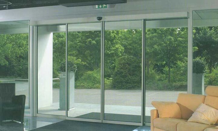 در شیشه ای اتومات با سیستم کنترل از راه دور در شیشه ای اتومات با سیستم کنترل از راه دور