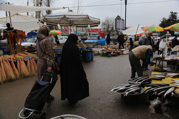 بهبود شرایط اقتصادی؛ پنجره ای به سوی بیم و امید | درآمد با هزینهها همخوانی ندارد    بهبود شرایط اقتصادی؛ پنجره ای به سوی بیم و امید | درآمد با هزینهها همخوانی ندارد