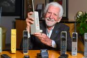 انتقاد پدر تلفن همراه از اعتیاد مردم به گوشی‌های هوشمند