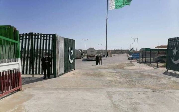 بازارچه مرزی میرجاوه پس از ۳ سال وقفه بازگشایی شد