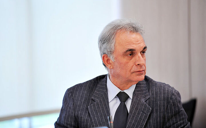 قدرت برنامه ریزی برای یک ماه آینده را هم نداریم| همه اقتصاد را به دلار گره زده ایم قدرت برنامه ریزی برای یک ماه آینده را هم نداریم| همه اقتصاد را به دلار گره زده ایم