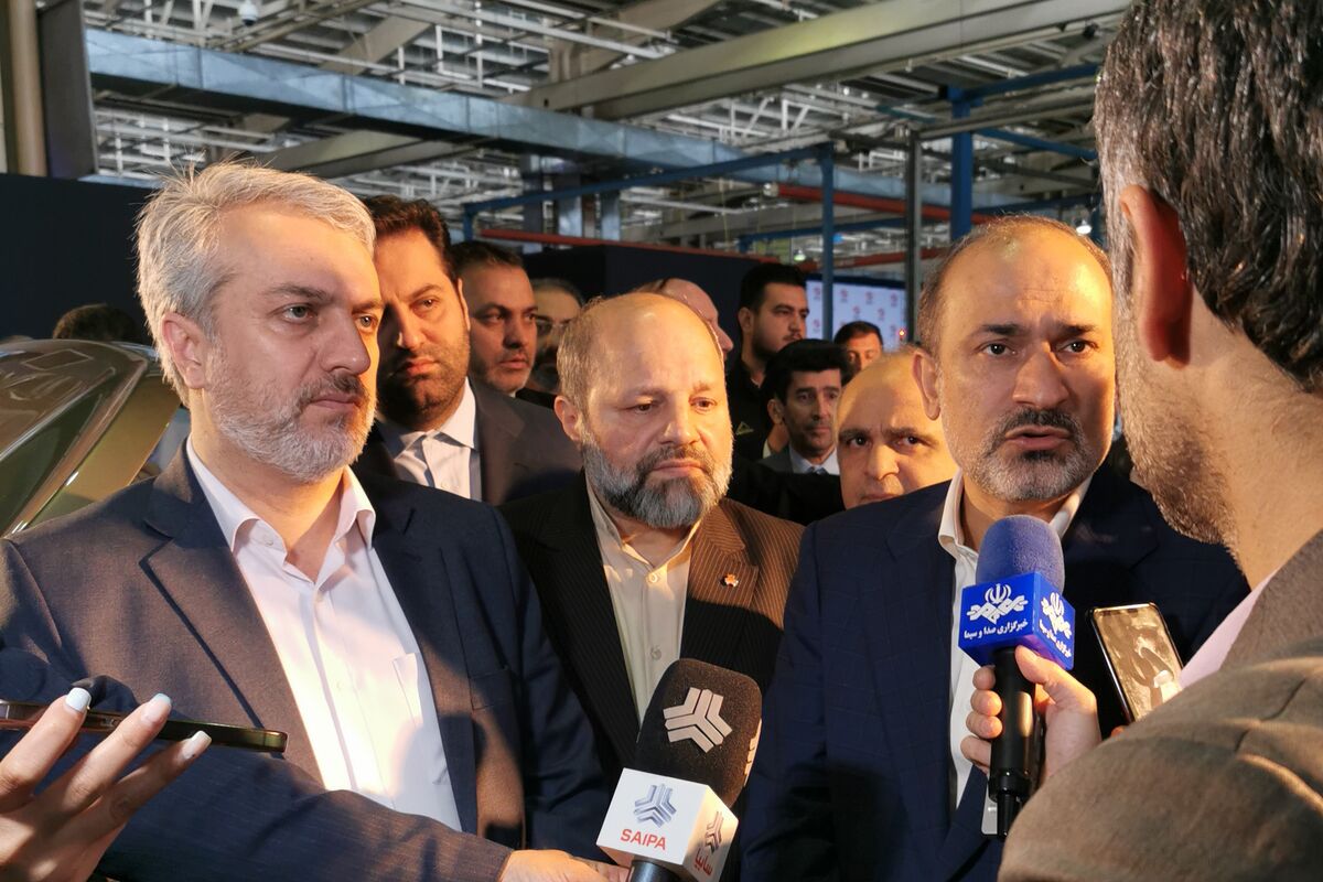 سال گذشته یک میلیون و ۳۵۰ هزار دستگاه خودرو تولید شد| دستاوردهای خودروسازان به کام وزیر برای ابقا